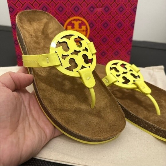 New Tory Burch Miller Cloud Calfskin Medallion Thong Sandals - Picture 8 of 10